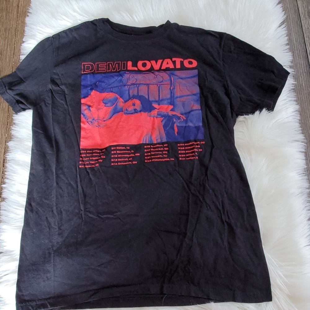 Demi Lovato concert shirt